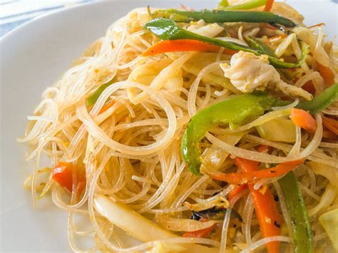  Zhangzhou-Style Fried Rice Noodles mit Süß-Sauer-Sauce: Eine Explosion der Aromen auf Ihrer Zunge!