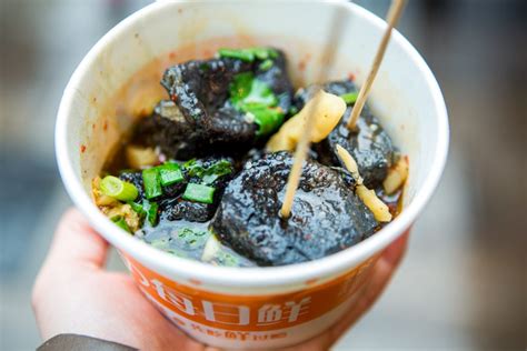  Pingxiang-Style Stinky Tofu: Ist Dies Die Umami-Bombe Für Abenteurer?