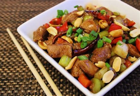  Wok-Gebratene Entenfüße mit Szechuan Pfeffer: Sind diese knusprigen Schmankerl wirklich eine kulinarische Offenbarung?